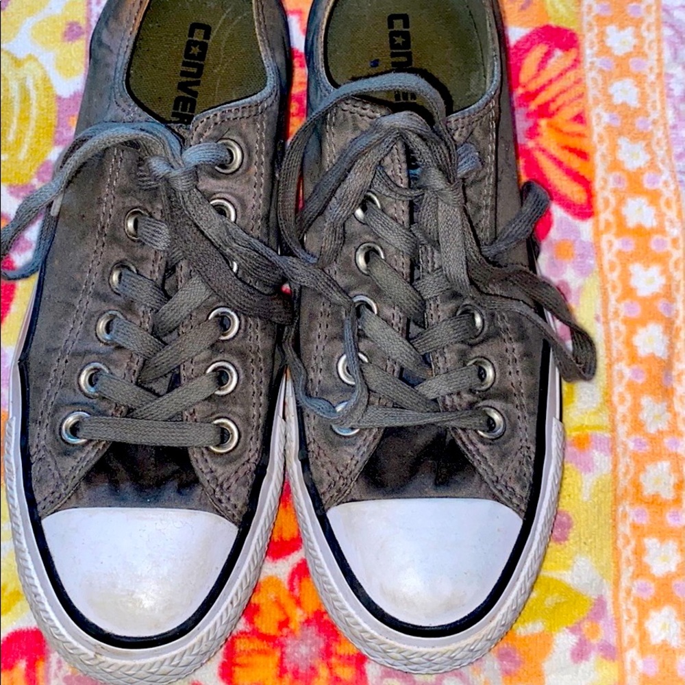 Women’s Converse Size 7